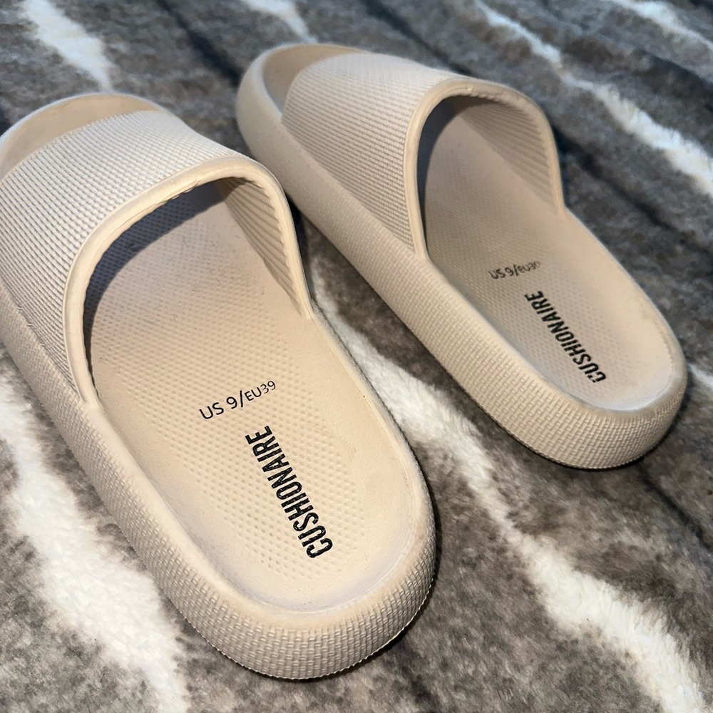 Cushionable cloud slippers
